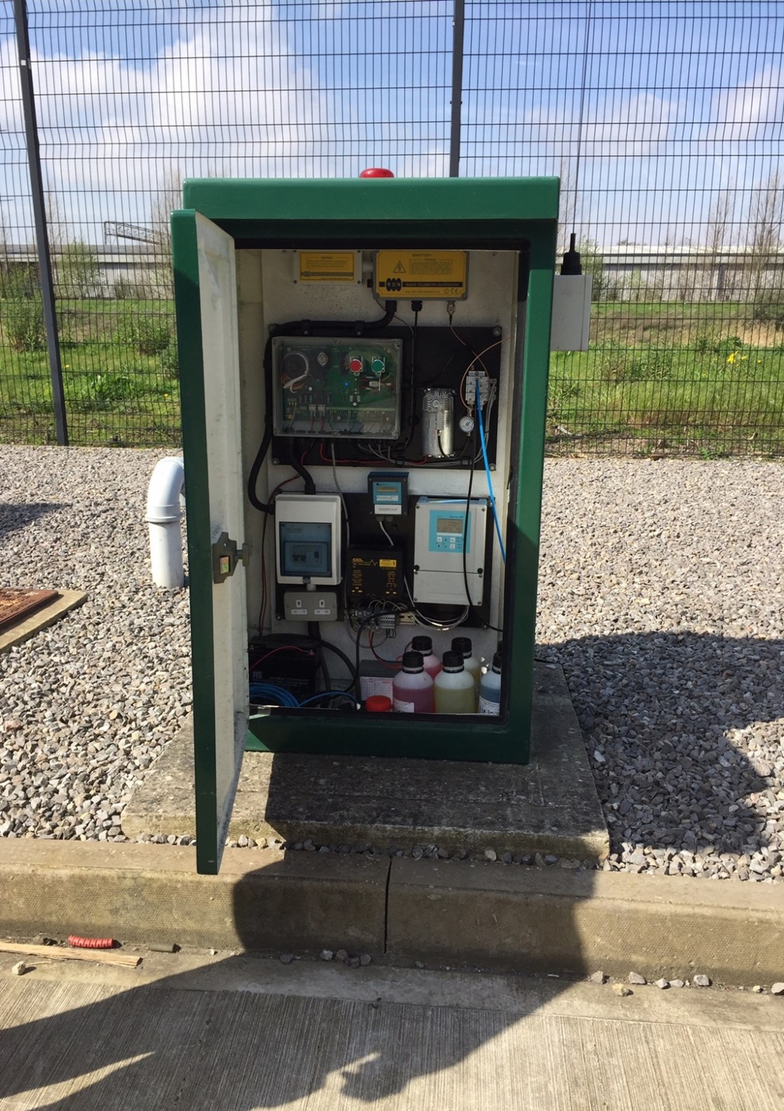 Open GRP kiosk for pollution containment device
